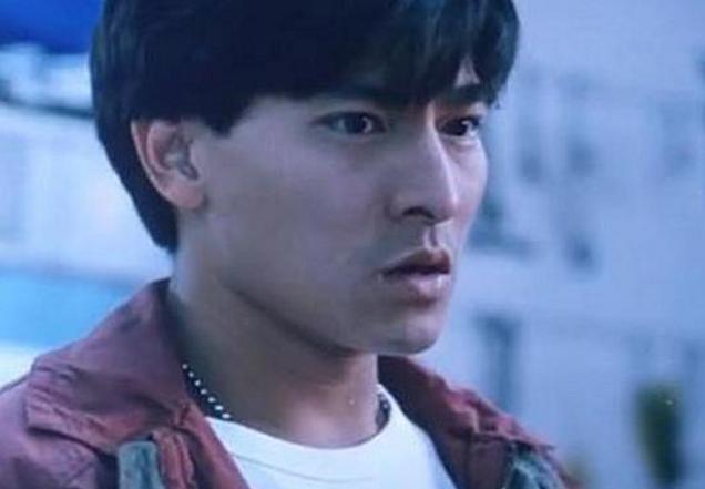 刘德华|刘德华女儿近照颜值爆表，遗传了爸妈的优越基因，一家三口美如画