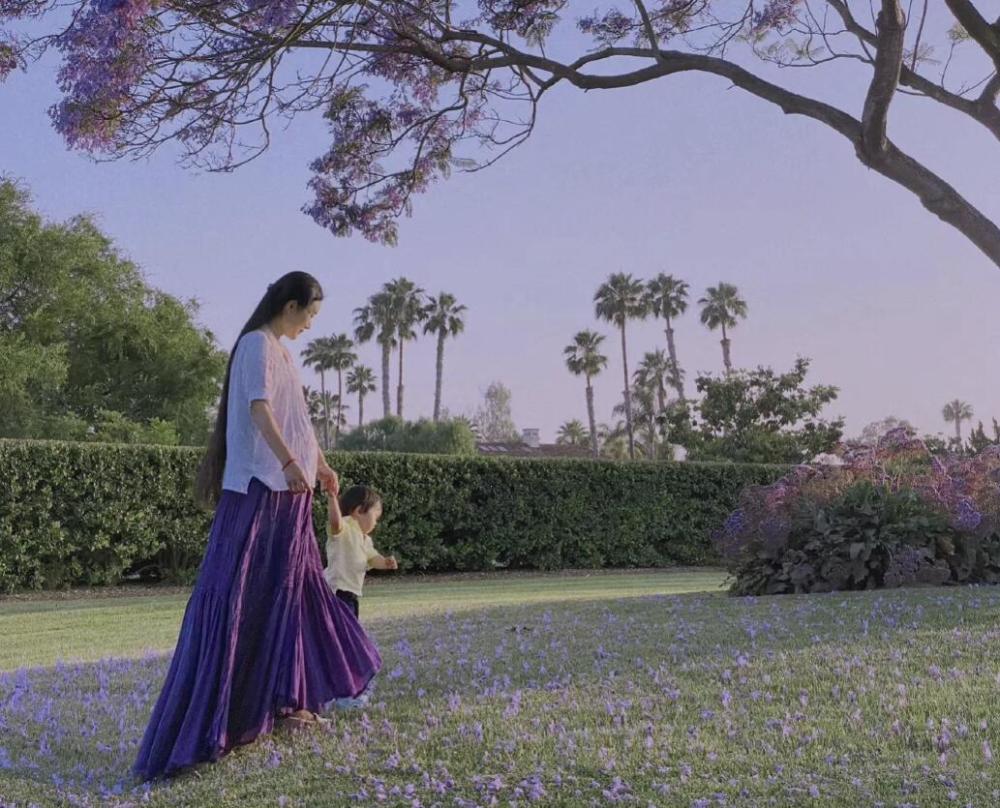 杜星霖|张纪中承认再婚后，小31岁娇妻杜星霖发文：从容沉静，优雅美丽