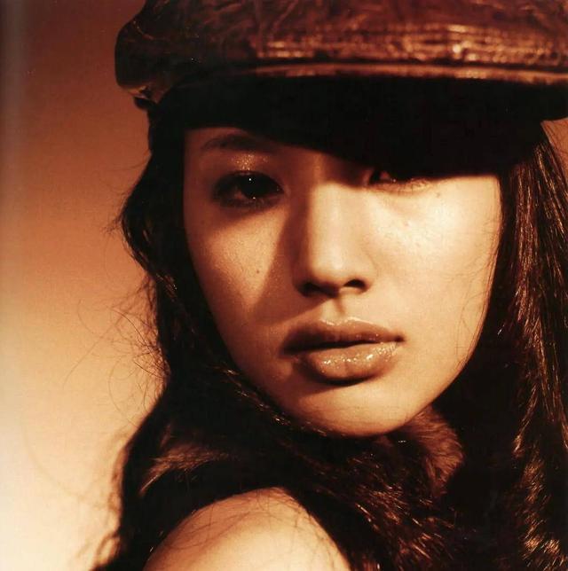 突传死讯36岁日本著名女星芦名星在家中身亡怀疑是自杀