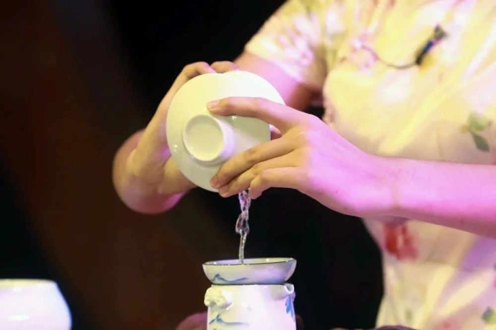 茶艺|“茶艺”被玩坏，亚文化越界冲击