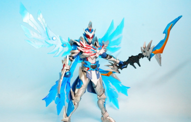 接下来还有更恐怖的终极形态,猎铠马帅也不再是普通的马了,变成了传送