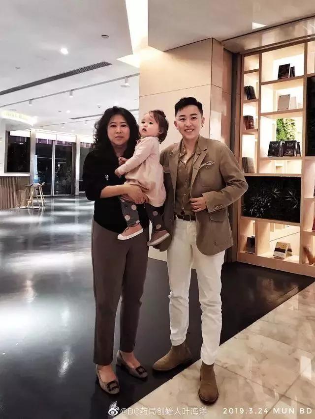 李玟|45岁李玟人工受孕9次失败，生子究竟为自己还是为婚姻？