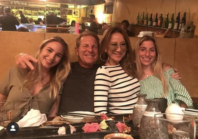 李玟|45岁李玟人工受孕9次失败，生子究竟为自己还是为婚姻？