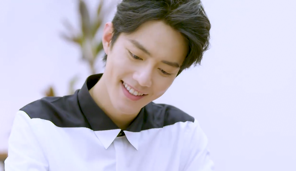 最美逆行者|肖战外表少年灵气未变，更博发存货无意中“剧透”，用代言产品拍剧太称职