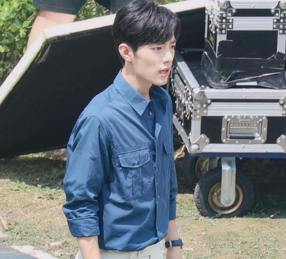 最美逆行者|肖战外表少年灵气未变，更博发存货无意中“剧透”，用代言产品拍剧太称职