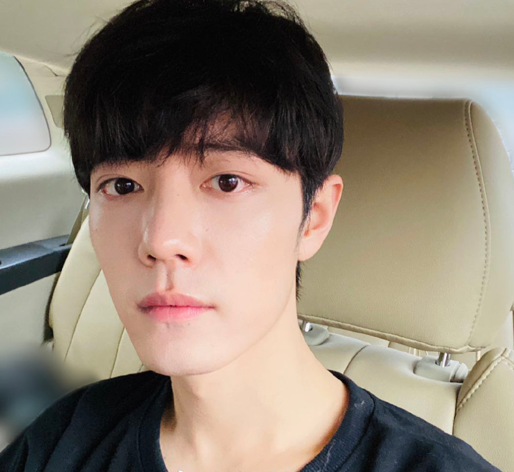 最美逆行者|肖战外表少年灵气未变，更博发存货无意中“剧透”，用代言产品拍剧太称职