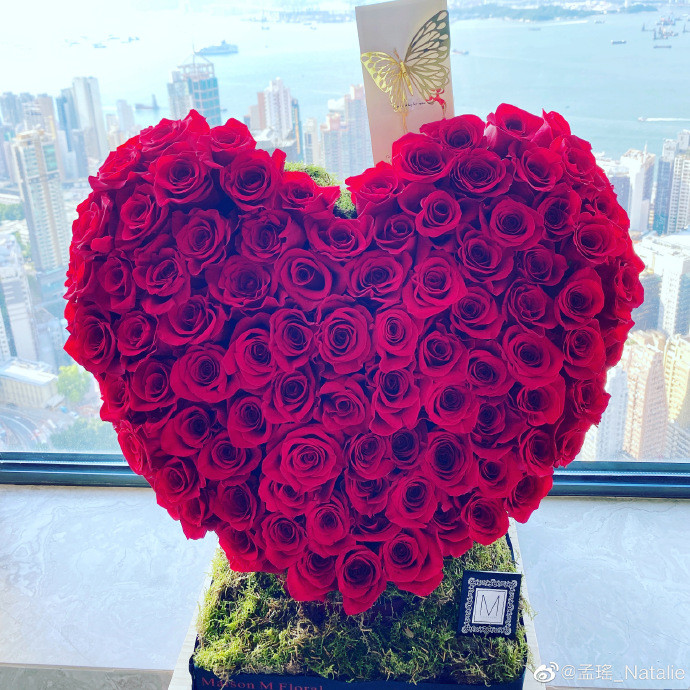 晶女郎|“晶女郎”孟瑶宣布与富豪离婚：2019年离婚，并共同抚养儿子