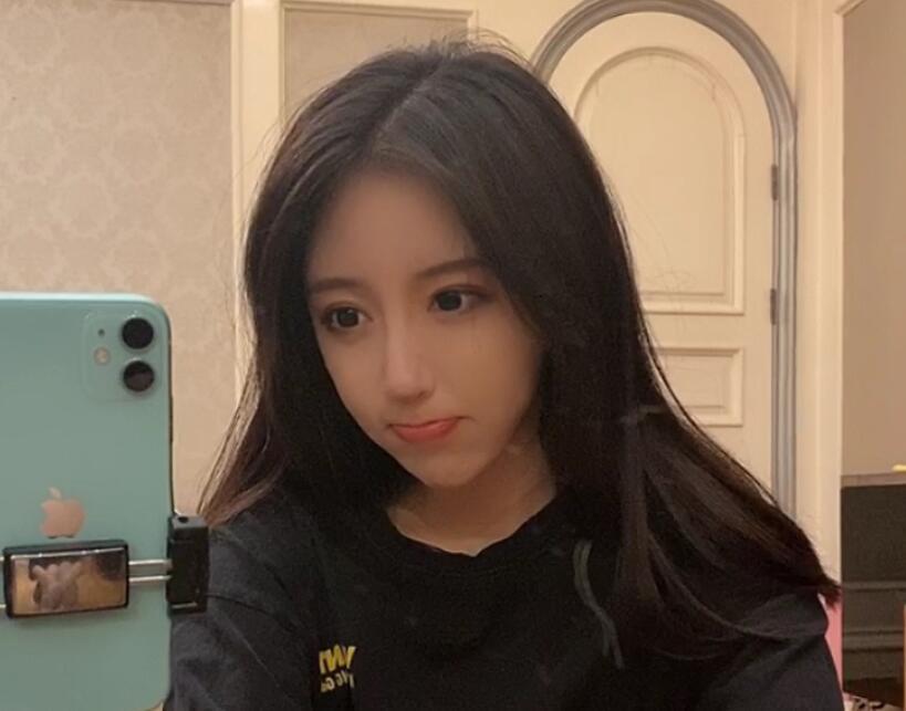 呆妹儿把心思都花在直播上,被学校点名批评,总的挂了16科