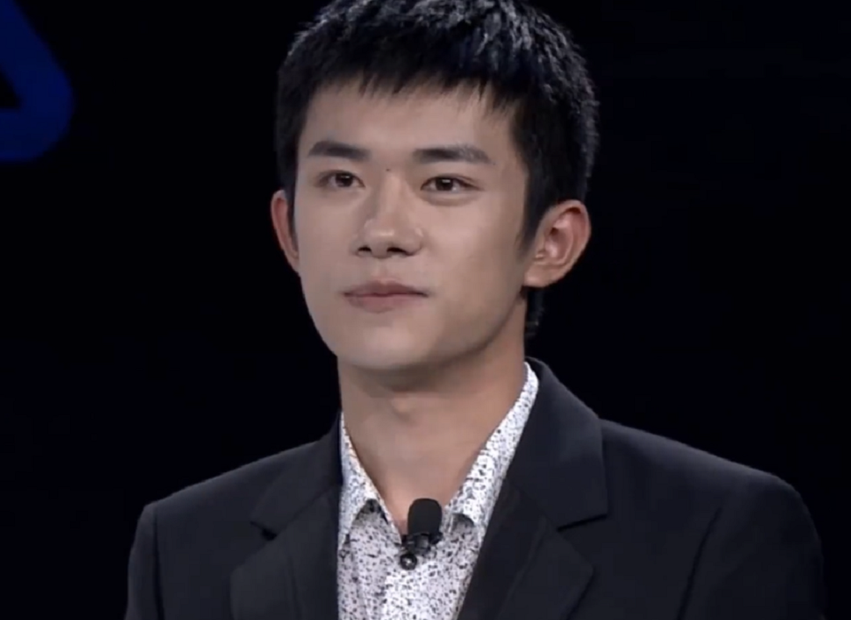 易烊千玺|易烊千玺被嘲身高矮，身高不足170？粉丝用真实生图回应质疑