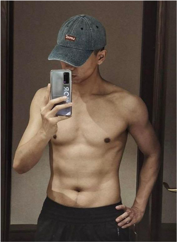 李现亮|李现亮腹肌却打码，热心网友对其进行的一波“神操作”太可爱了