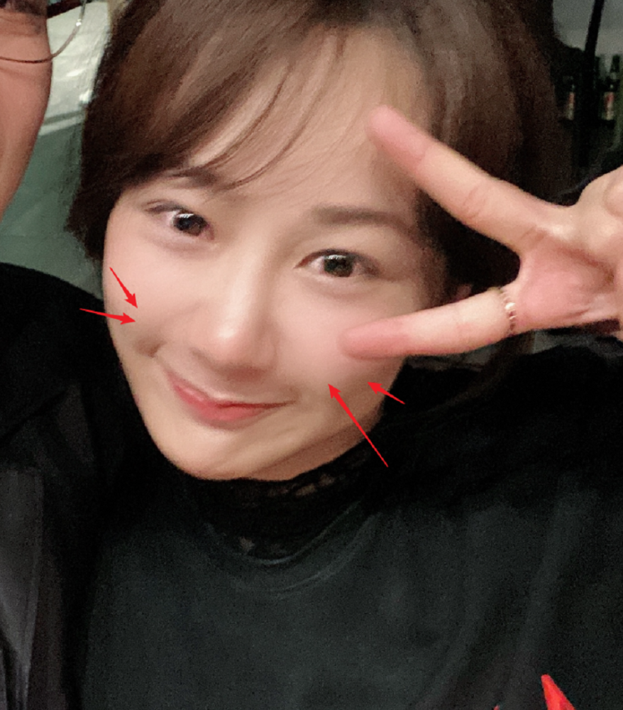 杨紫|杨紫同学聚会合照公开，离开七级美颜，这素颜我没眼花吧？