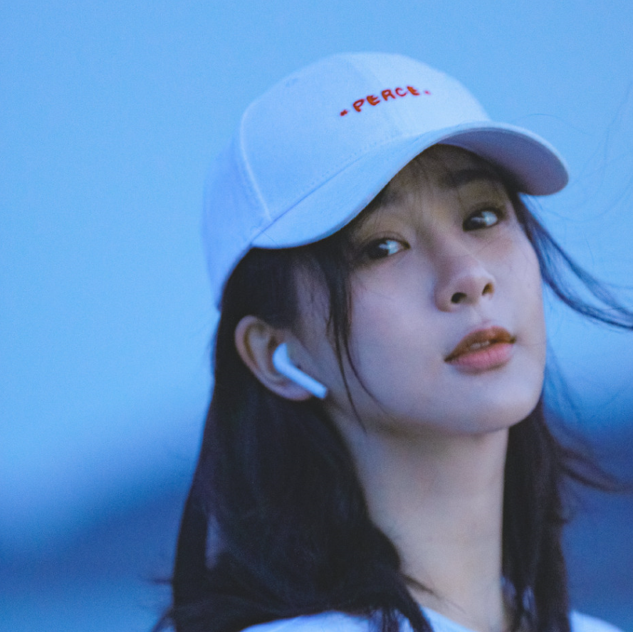 杨紫|杨紫同学聚会合照公开，离开七级美颜，这素颜我没眼花吧？