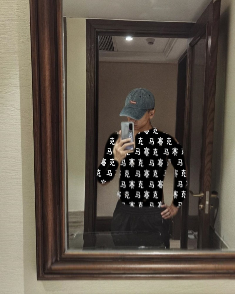 李现亮|李现亮腹肌却打码，热心网友对其进行的一波“神操作”太可爱了