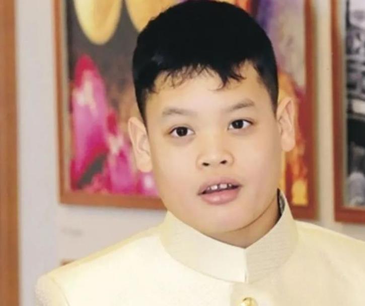 泰王老来得子乐开花跟提帮功相差53岁从小被捧在手心长大