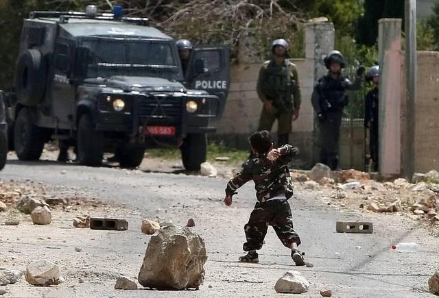 巴勒斯坦,你的石头扔完了吗?