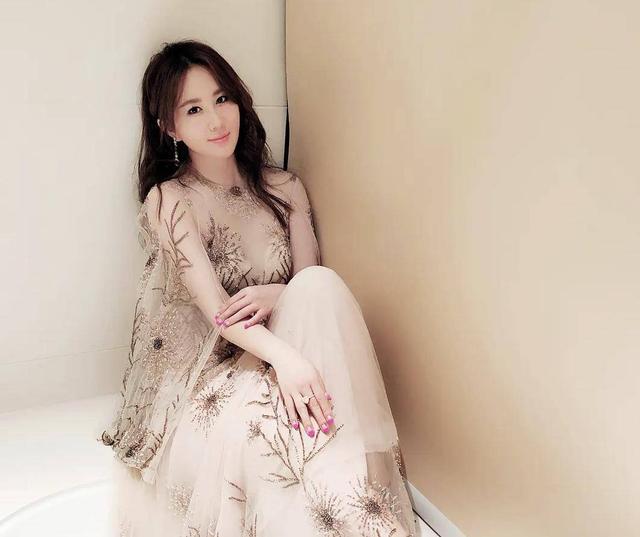 离婚|遗憾！37岁著名女星宣布与富商丈夫离婚，曾被王晶导演一手捧红