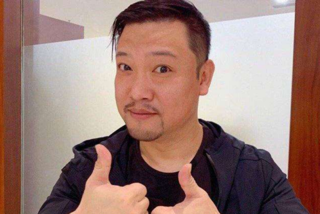 能给人惊喜的也就只有贾冰了,他绝对算是一个大器晚成的喜剧人了,通过