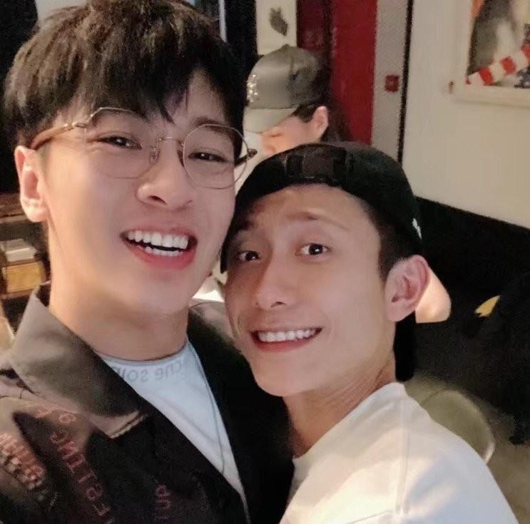 杨紫|张一山参加同学聚会，杨紫消瘦严重疑减肥过度，俊男美女各个亮眼