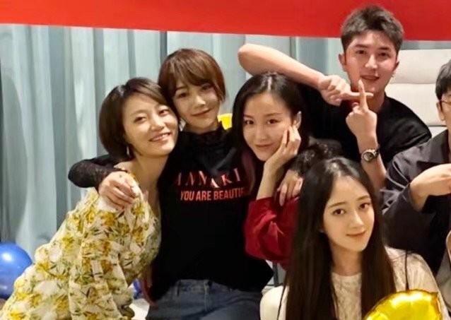 杨紫|张一山参加同学聚会，杨紫消瘦严重疑减肥过度，俊男美女各个亮眼