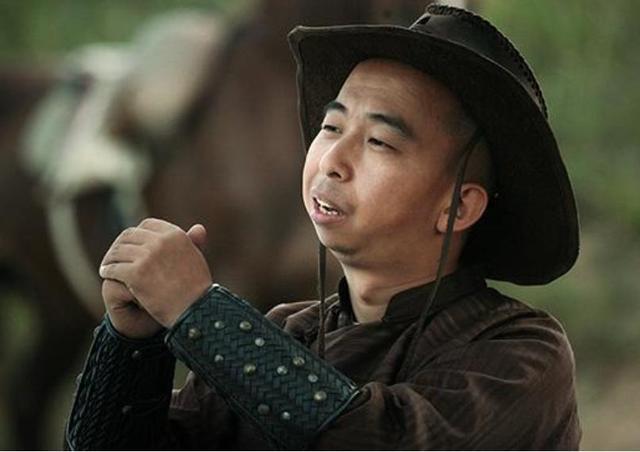 9岁进军娱乐圈,被网友誉为"最丑男演员",他的背景却令人吃惊