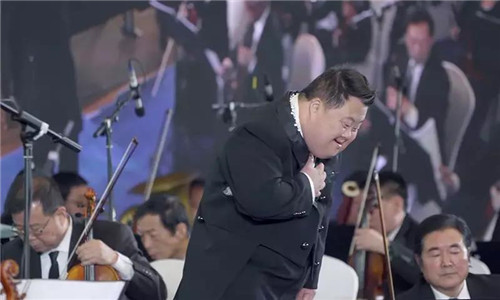 天才指挥家舟舟21岁闻名世界现蜗居10平米出租房拿600元低保