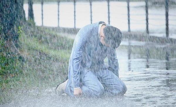 山东胶州一男子上吊自杀,在死之前,还亲手杀死3岁儿子