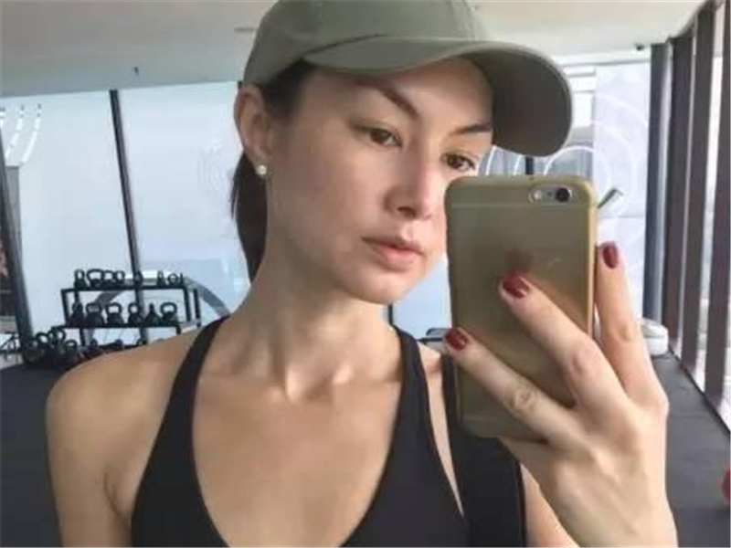 洗米华|当年的“玉兰油”女孩，为洗米华生下三个孩子，依旧没留住他的心