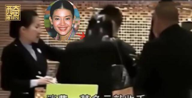 诗妮娜|6年了！泰王贵妃诗妮娜都已翻身，前辈西拉米为何销声匿迹了？