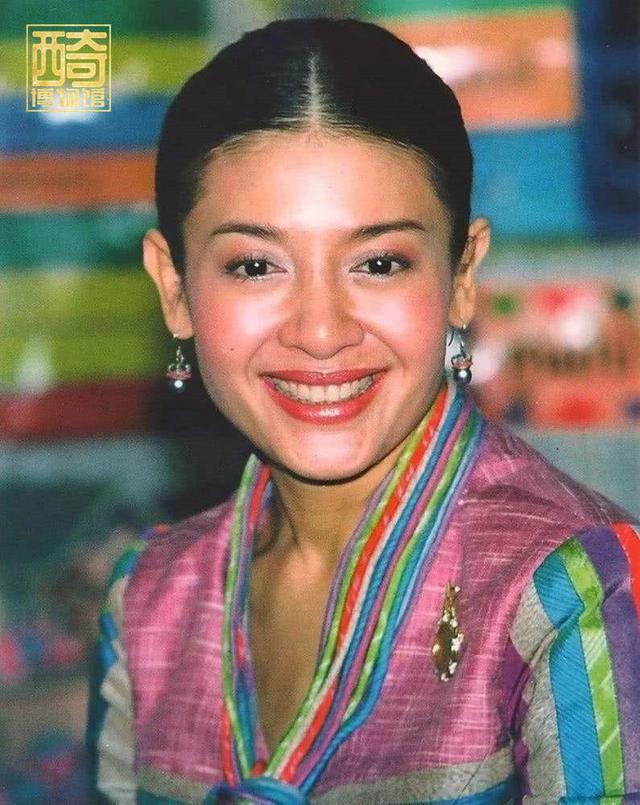 诗妮娜|6年了！泰王贵妃诗妮娜都已翻身，前辈西拉米为何销声匿迹了？