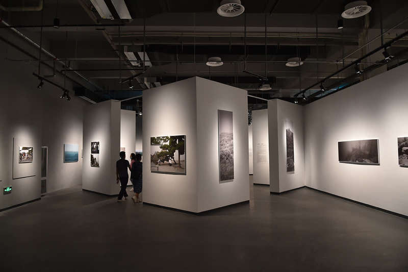 革命老区里的摄影展