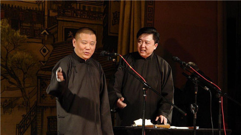 郭德纲|郭德纲曾敬仰的前辈，神评德云社：继承了传统相声的精华，也成功继承了糟粕