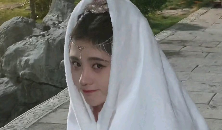 鞠婧祎|鞠婧祎晒新剧cos“玉兔精”，网友反映太真实，“花瓶”翻身成功？