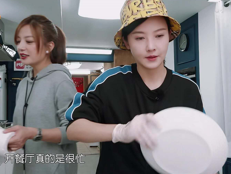 杨子姗|杨子姗节目中爱干净，到底是洁癖还是矫情？赵薇早已给出了解释