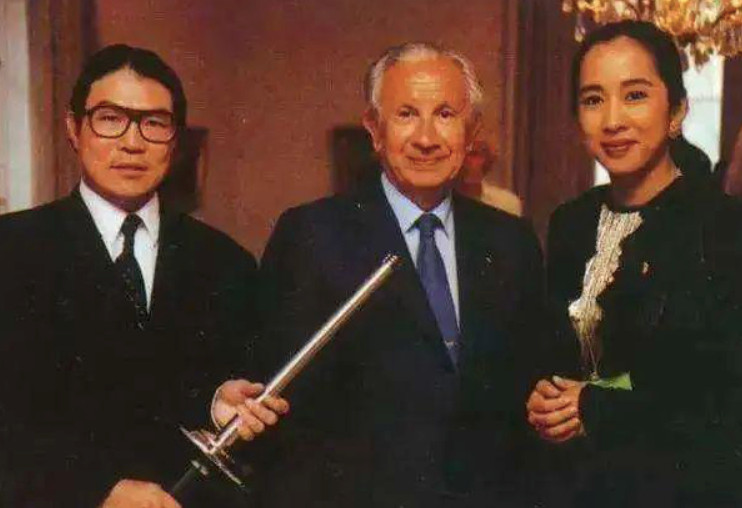 朱玲玲|霍英东夫人出殡，遗体与亡夫合葬，前儿媳妇朱玲玲2嫁百亿富豪