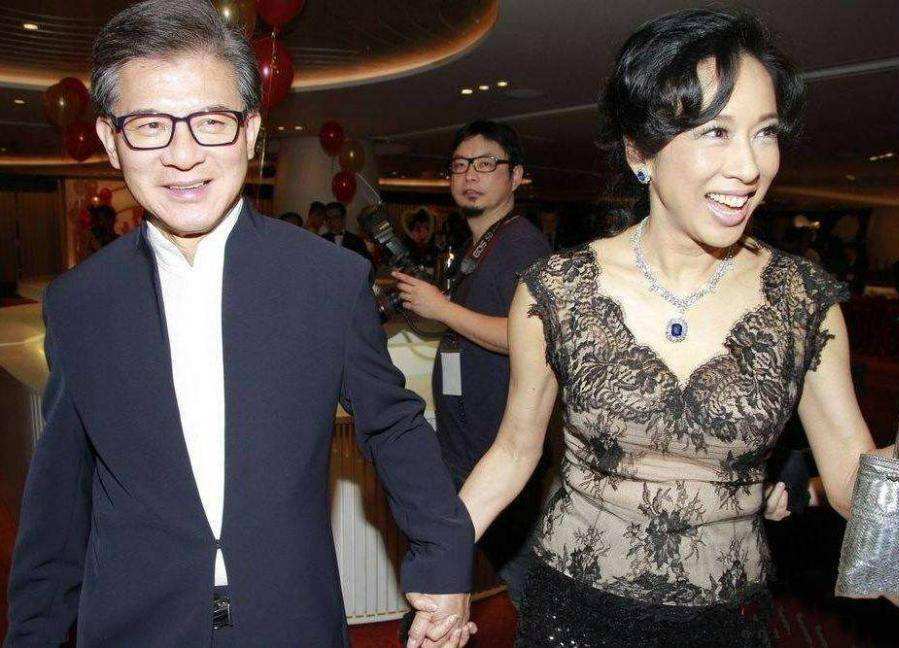 朱玲玲|霍英东夫人出殡，遗体与亡夫合葬，前儿媳妇朱玲玲2嫁百亿富豪