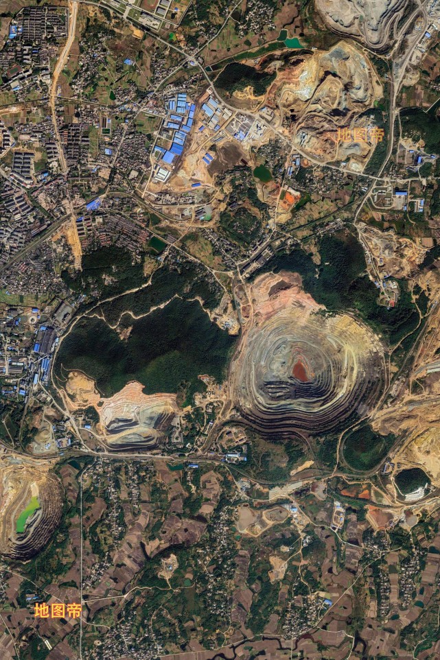 航拍马鞍山铁矿凹山矿坑近二十年巨变深255米