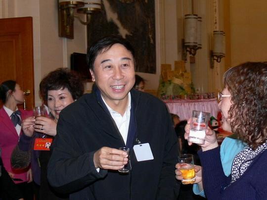 中国曲协|中国曲协本要推动相声发展，民间为何总认为，它与德云社相声为敌