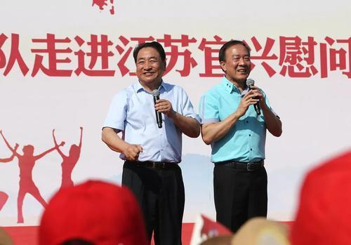 中国曲协|中国曲协本要推动相声发展，民间为何总认为，它与德云社相声为敌