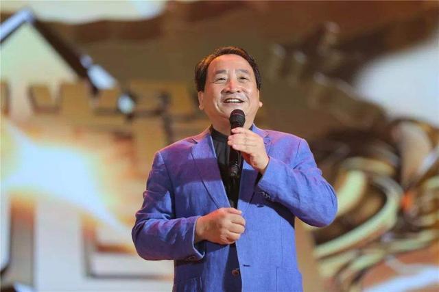 中国曲协|中国曲协本要推动相声发展，民间为何总认为，它与德云社相声为敌