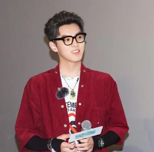 郑爽|郑爽成恋爱绝缘体，坦言是为了吴亦凡上综艺，他会感动吗？