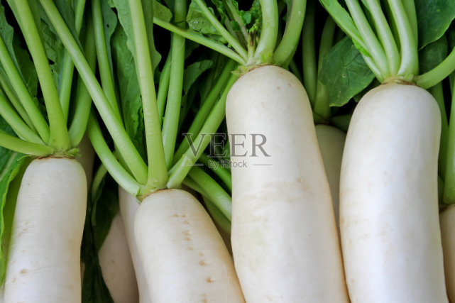 买萝卜时 挑白色 红色还是青色的 区别不少 萝卜别买错 紫萝卜 白萝卜 胡萝卜 青萝卜 樱桃萝卜 水萝卜