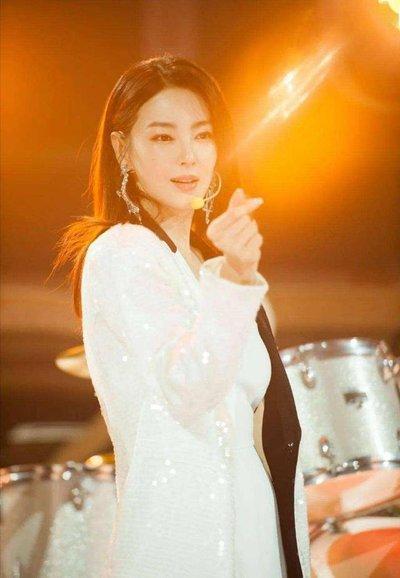 张雨绮|虎妞张雨绮凭“憨憨”圈粉无数？看完成团夜感言才知道她不憨