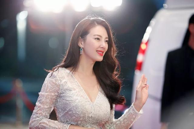 张雨绮|虎妞张雨绮凭“憨憨”圈粉无数？看完成团夜感言才知道她不憨