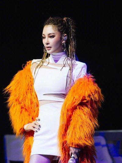 张雨绮|虎妞张雨绮凭“憨憨”圈粉无数？看完成团夜感言才知道她不憨