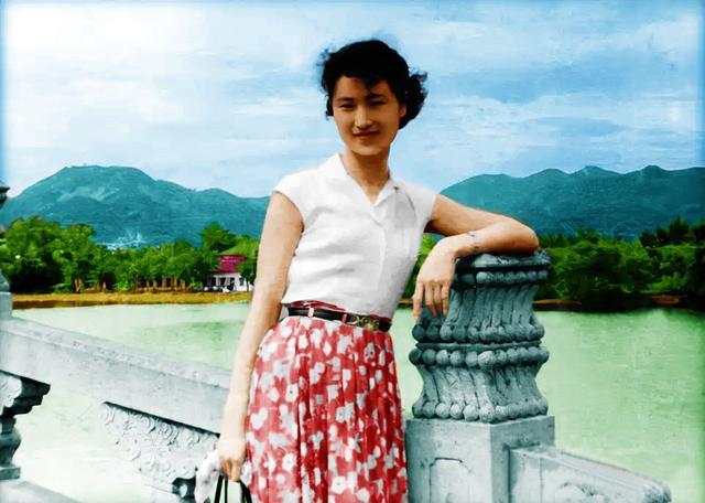 所以王文娟在大众印象里就是一个轻声细语的古典美女,殊不知人家年轻