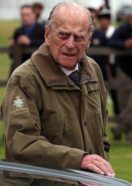 99岁菲利普亲王委屈人手不足不能留在苏格兰只能跟女王回去住