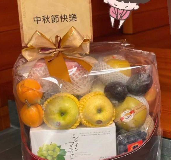 梁洛施|又隔空较劲？梁洛施晒中秋贺礼后，李泽楷女友也忙晒豪礼