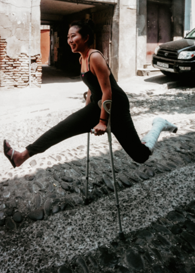 我是2013年9月第一次去的阿富汗,那时候我还是一个骨折恢复期的瘸子