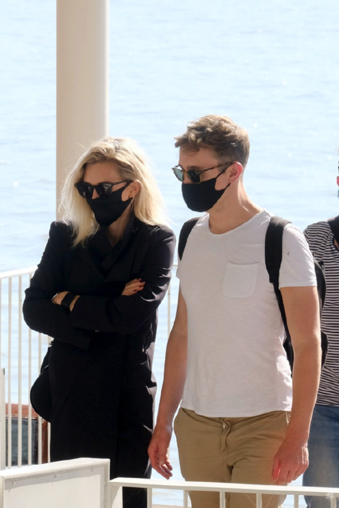 vanessakirby威尼斯街拍拿到电影节影后的姐姐要回家了