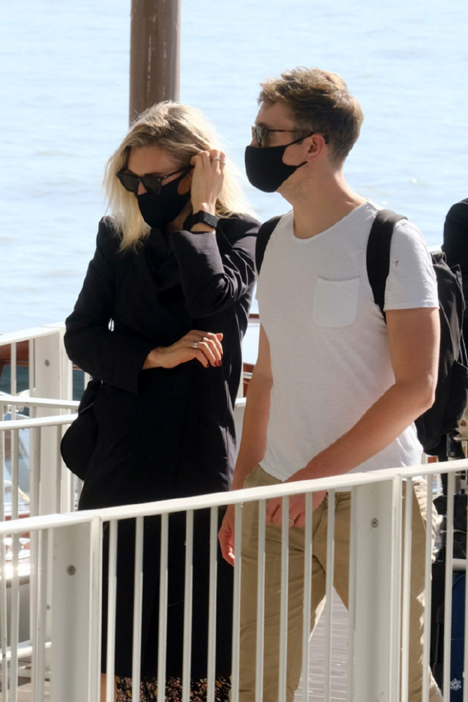 vanessakirby威尼斯街拍拿到电影节影后的姐姐要回家了